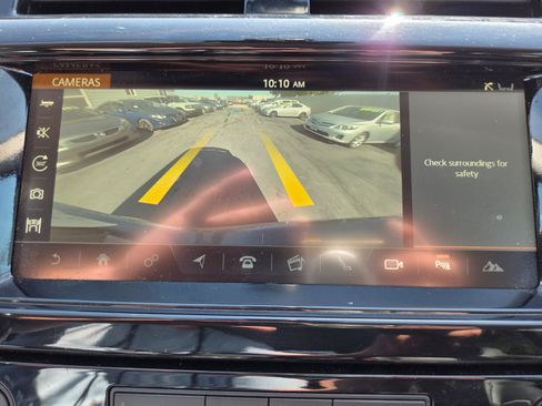 Used 2017 Land Rover Discovery HSE AWD/4WD image 20