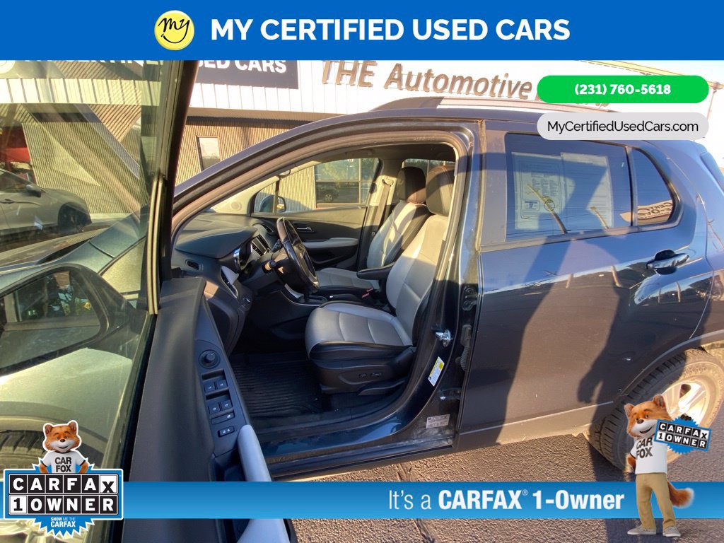 Used 2021 Chevrolet Trax LT w/ Premium Seat Package AWD/4WD image 16