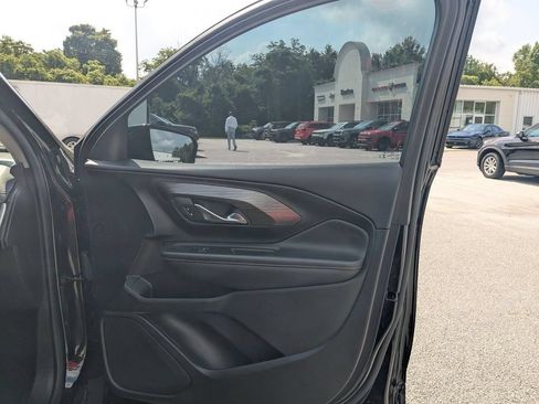 Used 2024 GMC Terrain SLT FWD image 31