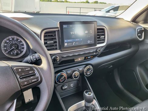 Used 2021 Hyundai Venue SE FWD image 21