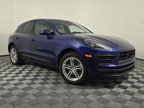 Certified 2025 Porsche Macan image 9