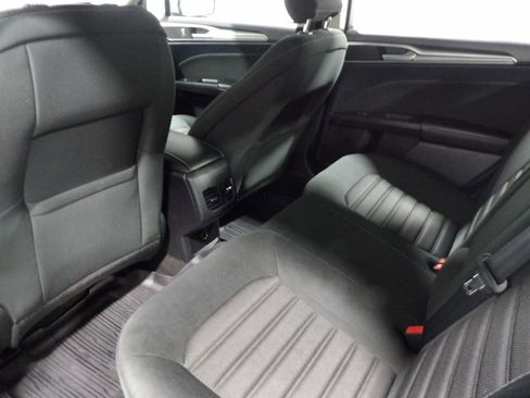 Used 2019 Ford Fusion SE FWD image 10