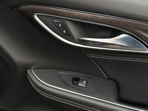 Used 2022 Buick Envision Avenir w/ Technology Package II image 16