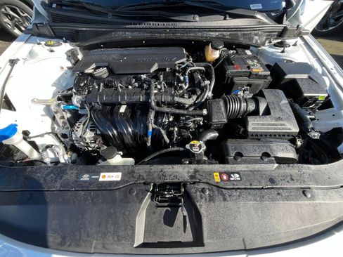 Used 2025 Hyundai Elantra Limited image 35