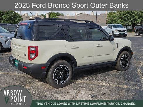 Used 2025 Ford Bronco Sport Outer Banks AWD/4WD image 12