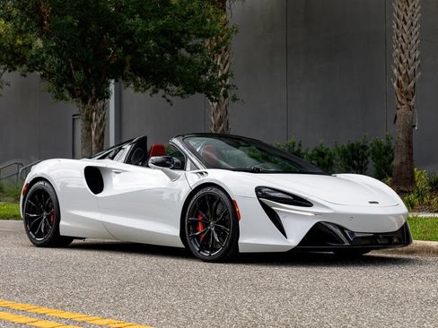 Used 2025 McLaren Artura Spider RWD image 4