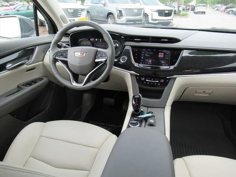 Used 2020 Cadillac XT6 Premium Luxury AWD/4WD image 13