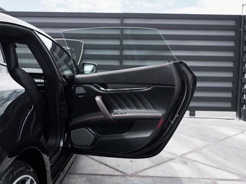 Used 2021 Maserati Quattroporte Trofeo image 33