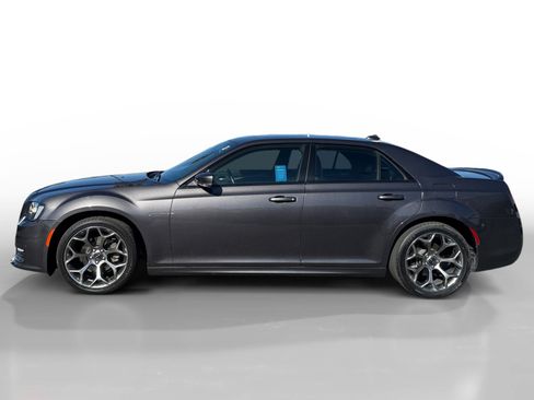 Used 2018 Chrysler 300 S w/ 300S Premium Group RWD image 2