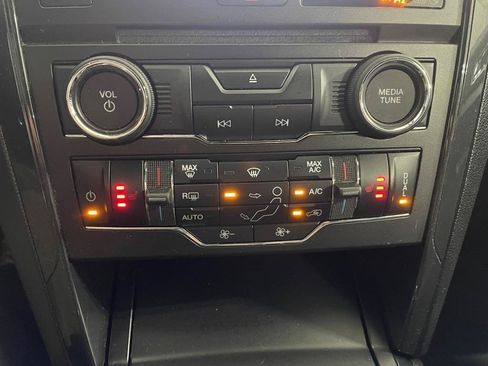Used 2017 Ford Explorer XLT w/ Equipment Group 202A AWD/4WD image 37