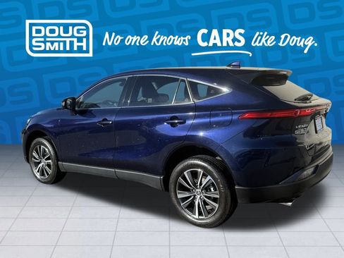 Used 2024 Toyota Venza LE image 2