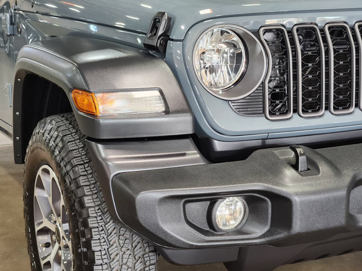 Used 2025 Jeep Wrangler Unlimited Sport AWD/4WD image 21