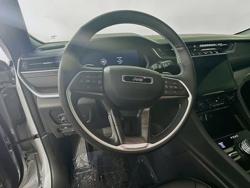 Certified 2024 Jeep Grand Cherokee Limited w/ Black Appearance Package AWD/4WD image 19