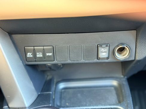 Used 2017 Toyota RAV4 XLE w/ Carpet Mat Package AWD/4WD image 27