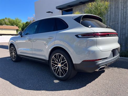 Used 2024 Porsche Cayenne image 18