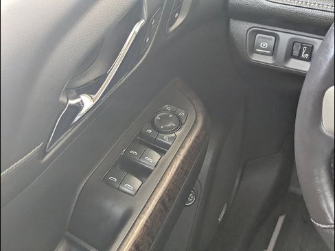 Used 2020 GMC Acadia Denali w/ Technology Package AWD/4WD image 30