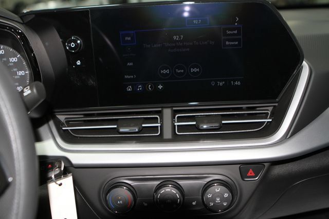 Used 2025 Chevrolet Trax LS w/ LS Convenience Package FWD image 17