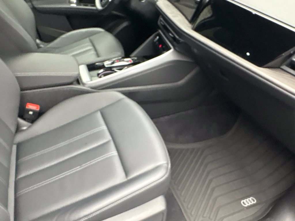 Used 2025 Audi Q5 Premium w/ Convenience Package AWD/4WD image 26