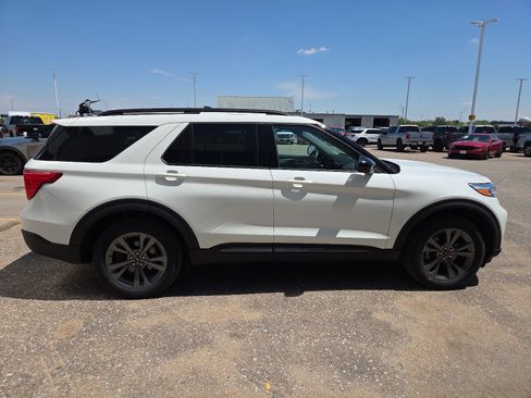 Used 2023 Ford Explorer XLT w/ Equipment Group 202A AWD/4WD image 6