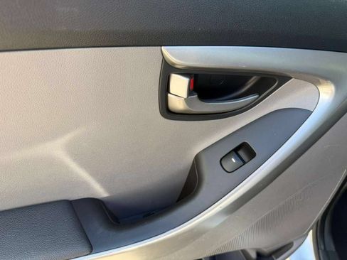 Used 2013 Hyundai Elantra GLS FWD image 17