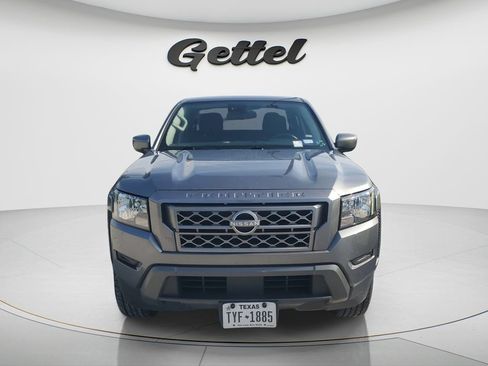 Used 2024 Nissan Frontier SV RWD image 2