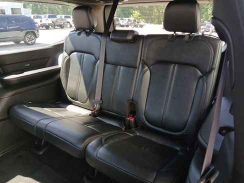 Used 2024 Jeep Wagoneer Series II AWD/4WD image 13