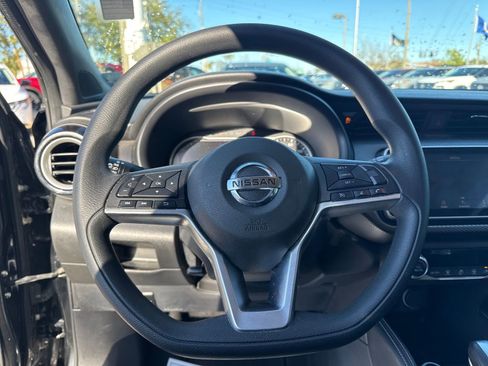 Used 2020 Nissan Kicks SV image 15