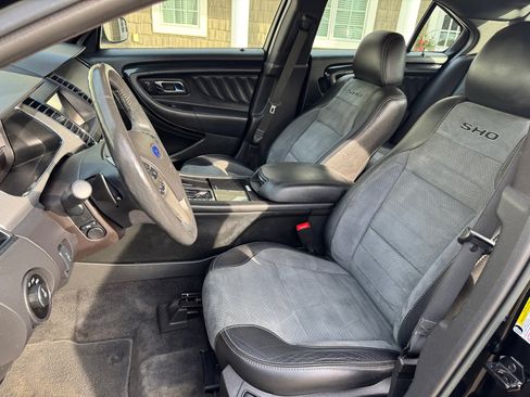 Used 2017 Ford Taurus SHO image 13