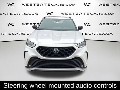Used 2022 Toyota Highlander XSE image 2