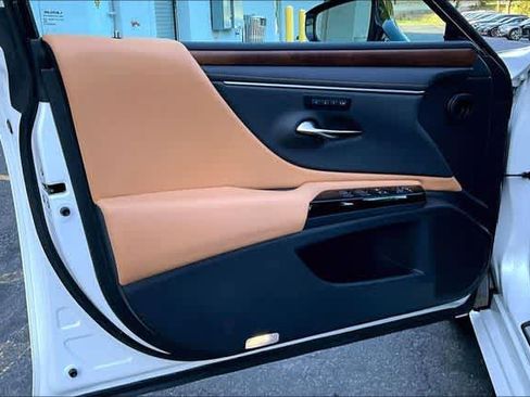 Used 2025 Lexus ES 350 w/ Premium Package FWD image 20