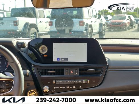 Used 2025 Lexus ES 350 w/ Premium Package FWD image 18