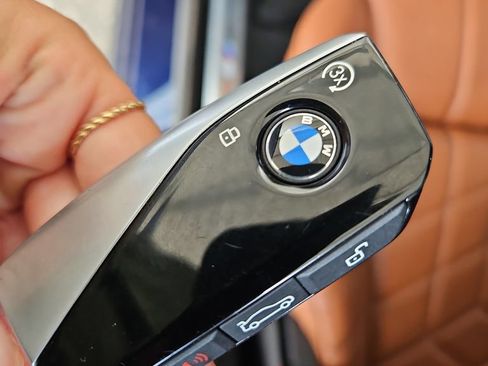 Used 2026 BMW 760i xDrive w/ Executive Package AWD/4WD image 39