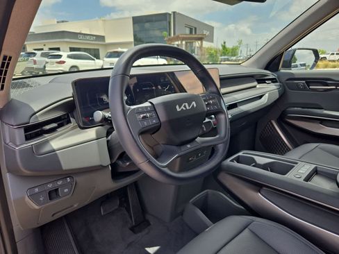 Certified 2026 Kia EV9 Light RWD image 2