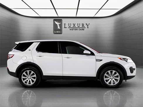 Used 2019 Land Rover Discovery Sport SE image 3