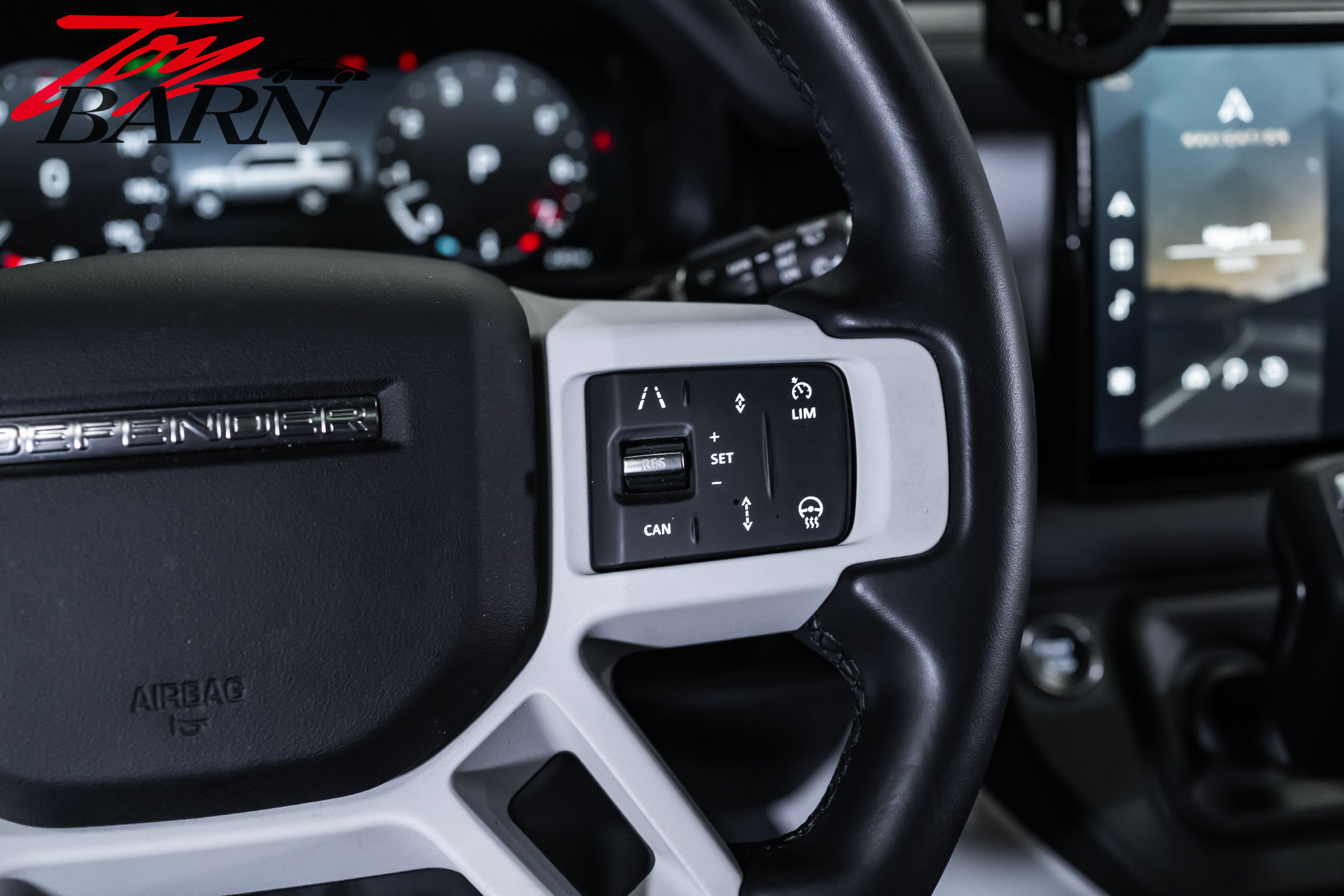Used 2025 Land Rover Defender 130 S AWD/4WD image 28
