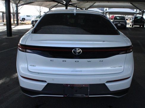 Used 2023 Toyota Crown Limited image 16