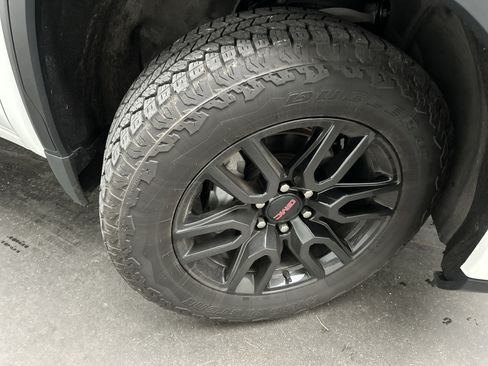 Used 2024 GMC Sierra 1500 Elevation AWD/4WD image 9