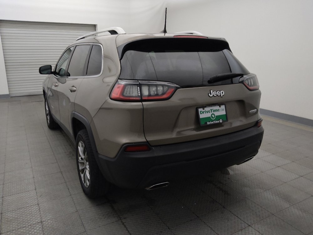 Used 2019 Jeep Cherokee Latitude Plus w/ Cold Weather Group FWD image 6