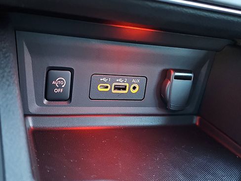 Used 2025 Nissan Sentra SR w/ SR Premium Package image 24