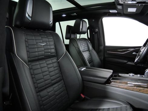 Used 2021 Cadillac Escalade Sport Platinum w/ LPO, ONYX Package AWD/4WD image 12
