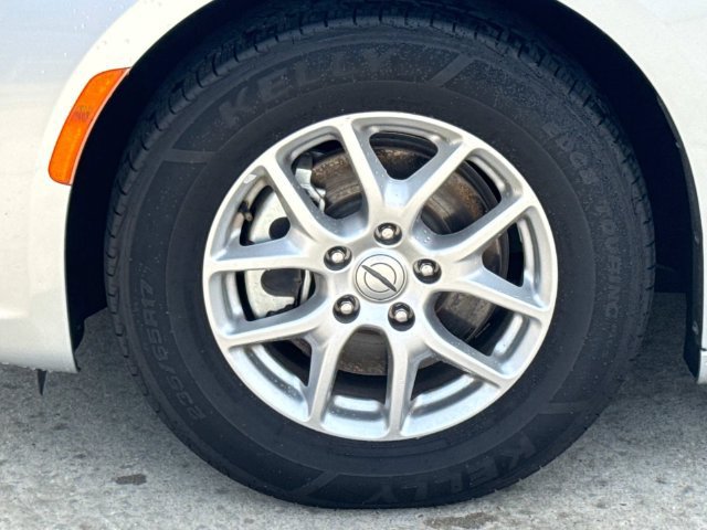 Used 2024 Chrysler Pacifica Touring-L FWD image 5