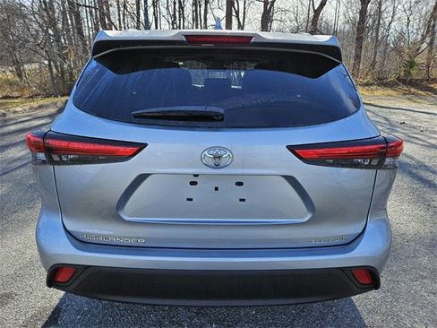 Used 2021 Toyota Highlander XLE image 6