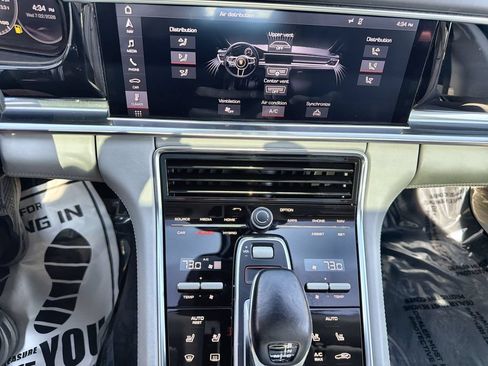 Used 2018 Porsche Panamera 4 AWD/4WD image 17