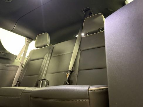 Used 2025 Chevrolet Suburban Premier image 27