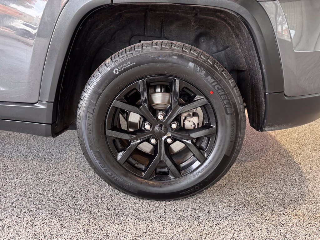 Used 2024 Jeep Grand Cherokee Altitude AWD/4WD image 12