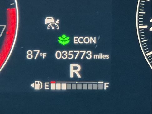 Certified 2025 Honda Pilot Touring image 11