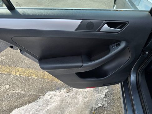 Used 2013 Volkswagen Jetta SE FWD image 20