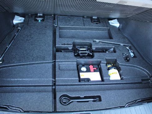 Used 2017 Toyota Prius Four FWD image 29