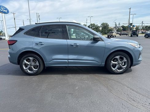Used 2023 Ford Escape ST-Line w/ Tech Pack #1 AWD/4WD image 8