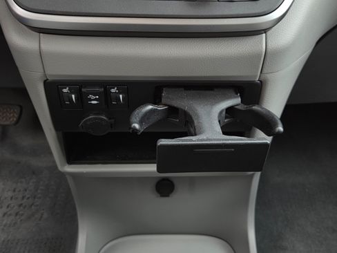 Used 2020 Toyota Sienna XLE FWD image 38